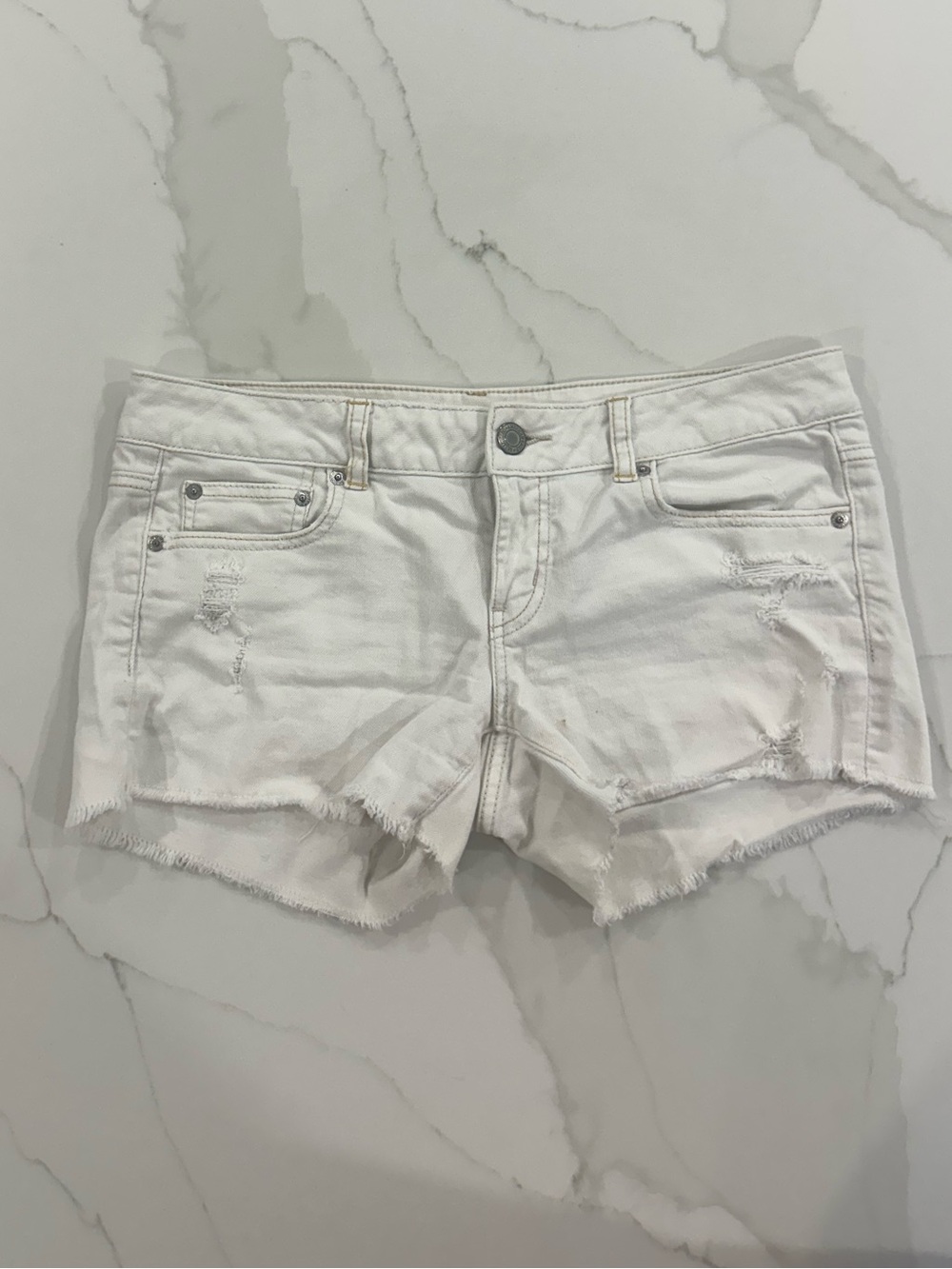 White Distressed Women's American Eagle shorts 8